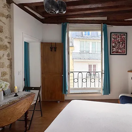 Un Cosy Near Notre Dame 5 Appartamento