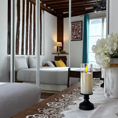 Un Cosy Near Notre Dame 5 Appartamento